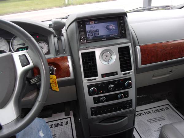 2008 Chrysler Town and Country Touring for sale in Mondovi, WI – photo 13
