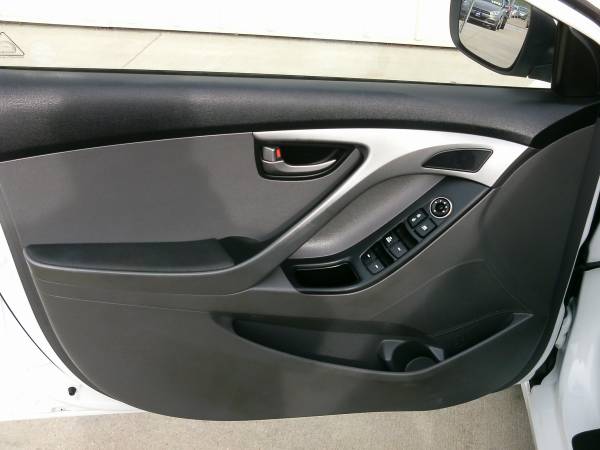 2016 Hyundai Elantra SE-EXTRA CLEAN SEDAN! EXCELLENT CONDITION! for sale in Silvis, IA – photo 11
