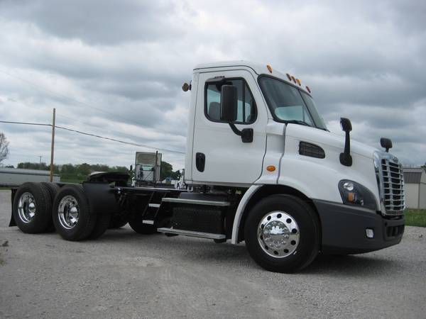 2015 Freightliner Cascadia 113 Daycab Great WB & Lightweight! for sale in Other, OK – photo 11