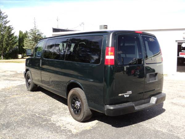 2011 Chevrolet Express 1500 Passenger Van for sale in Pardeeville, WI – photo 4