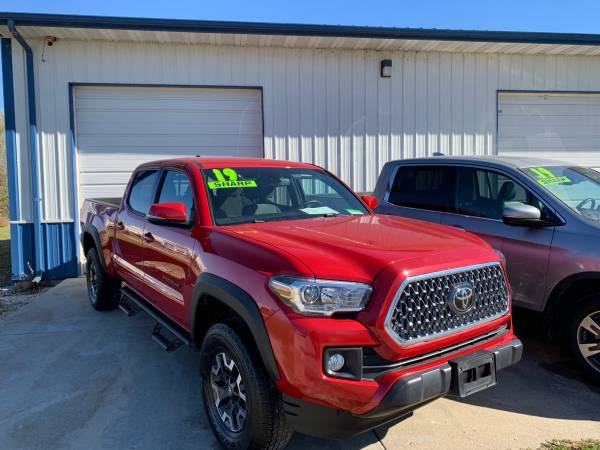 2019 Toyota Tacoma crew cab 4x4 - cars & trucks - by dealer -... for sale in ottumwa, IA – photo 3