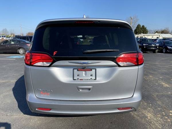 2017 Chrysler Pacifica Touring Minivan 4D - cars & trucks - by... for sale in Grove City, OH – photo 5