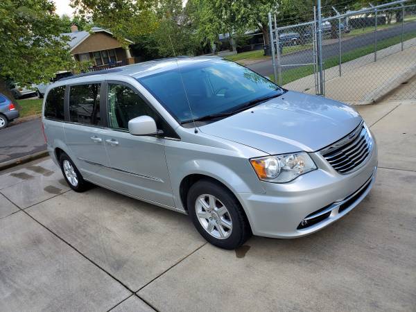 2012 Chrysler Town & Country for sale in Wichita, KS – photo 4
