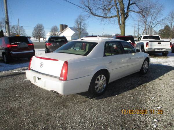 2006 CADILAC DTS 94K LIKE NEW - cars & trucks - by dealer - vehicle... for sale in Perrysburg, OH – photo 4