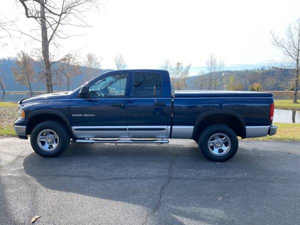 2005 Dodge Ram 1500 ONE OWNER! LIKE NEW! - cars & trucks - by dealer... for sale in Forsyth, IA – photo 4