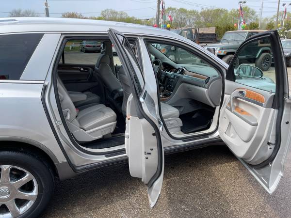 2008 BUICK ENCLAVE - LEATHER - FAMILY READY - 3RD ROW SEAT - cars & for sale in Palatine, IL – photo 23