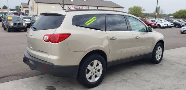 **3RD-ROW SEATING!! 2011 Chevrolet Traverse FWD 4dr LT w/1LT for sale in Chesaning, MI – photo 4