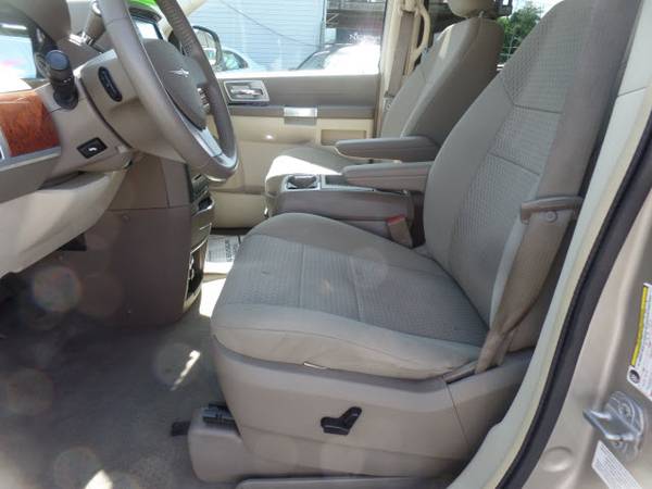 2008 Chrysler Town & Country Touring Mini Van for sale in New Cumberland, PA – photo 6