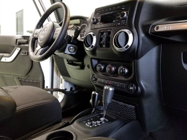 2014 Jeep Wrangler Unlimited Sahara 4WD for sale in Hudsonville, IN – photo 24