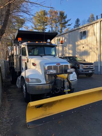 2005 PeterBilt Truck with 10 feet Fisher plow Excellent condition for sale in Wood Ridge, MA – photo 4