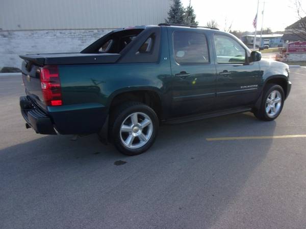 2007 Chevrolet Avalanche LT 1500 4dr Crew Cab 4WD SB - cars & trucks... for sale in Waukesha, WI – photo 6