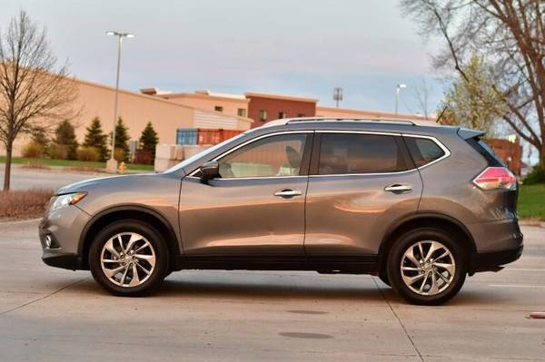 2015 Nissan Rogue SL AWD 4dr Crossover 57,346 Miles - cars & trucks... for sale in Omaha, IA – photo 4