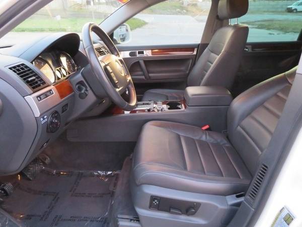 2009 VW Touareg 2, TDI Diesel... 102,000 Miles... 4WD, Factory... for sale in Waterloo, IA – photo 12