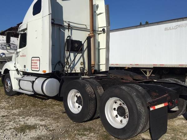 Semi truck Freightliner 2005 - cars & trucks - by owner - vehicle... for sale in Oneco, FL – photo 2