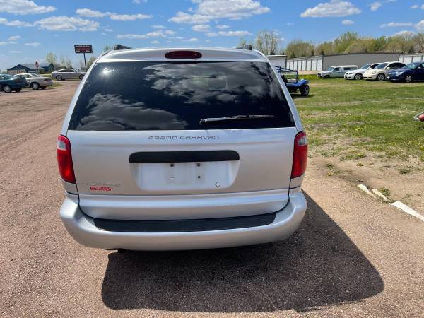 2005 Dodge Grand Caravan SE - - by dealer - vehicle for sale in Sioux Falls, SD – photo 7