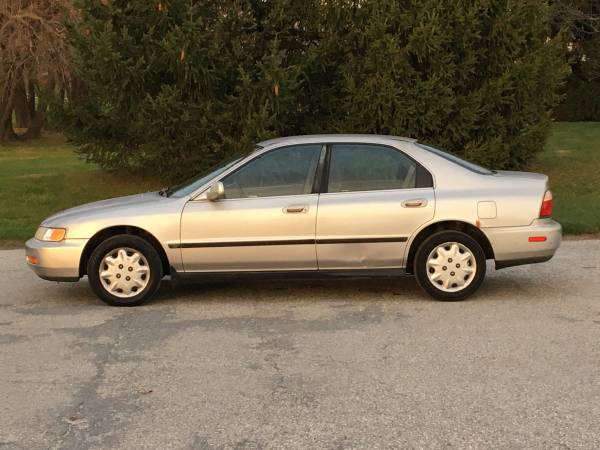 1996 Honda accord - cars & trucks - by dealer - vehicle automotive... for sale in York, PA – photo 3