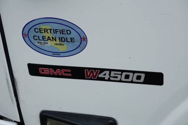 2009 GMC W4500 4X2 2dr 71.0 in. BBC Tilt Cab 109 176 WB Diesel Trucks for sale in Plaistow, NH – photo 11