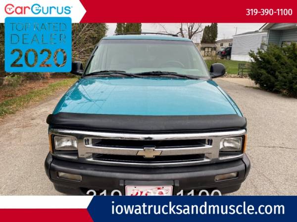1995 Chevrolet Blazer 4dr 4WD with - cars & trucks - by dealer -... for sale in Cedar Rapids, IA – photo 2
