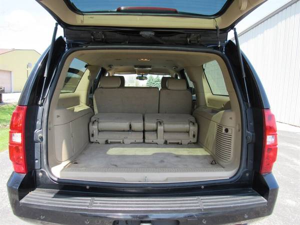 2007 Chevy Suburban 2500 LT - - by dealer - vehicle for sale in Appleton, WI – photo 19