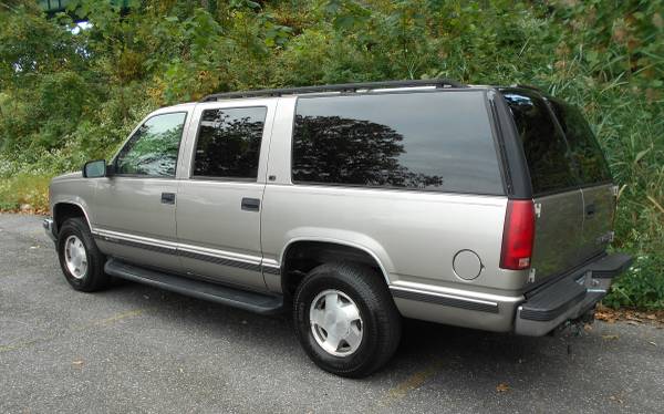 Chevy Suburban 1500 LS 4x4 with 3rd Row Seats and Barn Doors for sale in Havertown, PA – photo 3