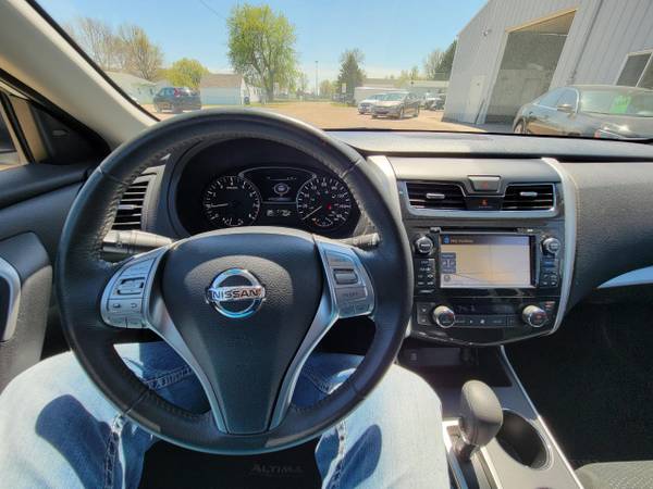 2015 Nissan Altima 2 5 SV - Navigation - Sunroof - Local Trade In for sale in Worthing, IA – photo 6