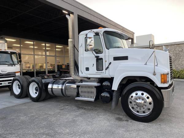 2013 Mack CHU613 DAYCAB - cars & trucks - by dealer - vehicle... for sale in Fl. Lauderdale, NY – photo 4