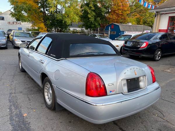1999 Lincoln Town Car (122k, V8, Leather) - cars & trucks - by... for sale in Bristol, CT – photo 3
