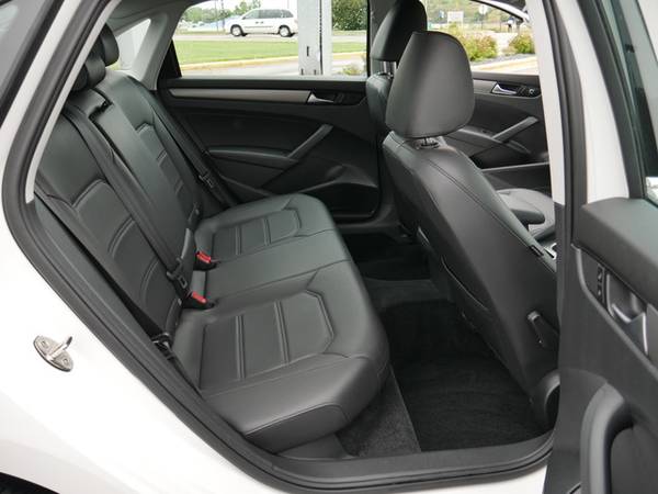 2015 Volkswagen Passat 2.0L TDI SE w/Sunroof & Nav for sale in Inver Grove Heights, MN – photo 24