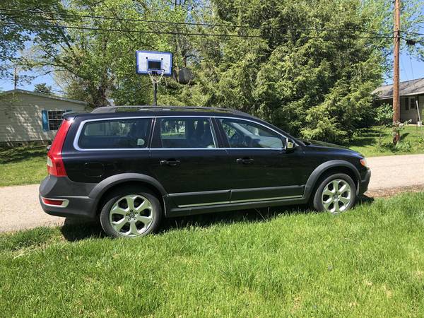 2010 Volvo Cross Country XC70 T6 AWD Station Wagon for sale in Bloomington, IN – photo 3