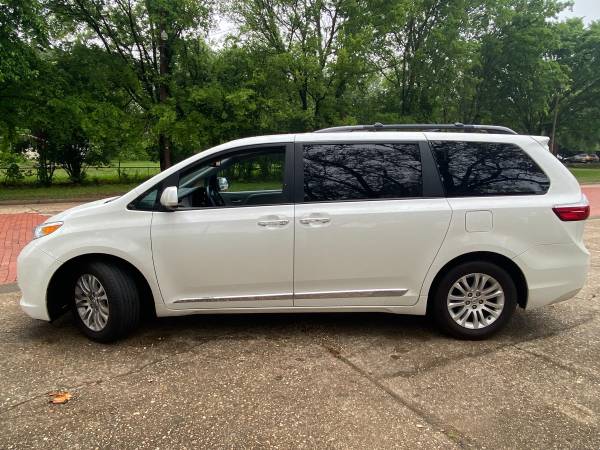 2017 Toyota Sienna XLE - - by dealer - vehicle for sale in Gladewater, TX – photo 3