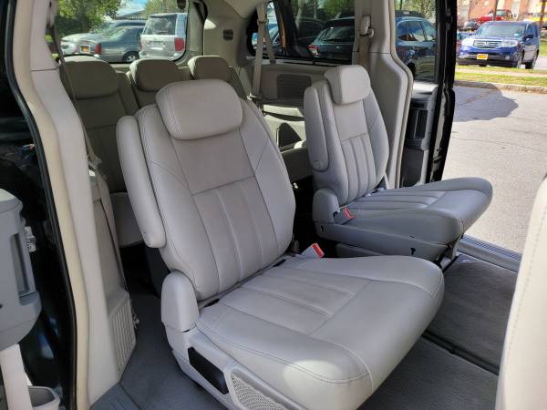2008 Chrysler Town and Country signature series loaded double dvd -... for sale in Lyons, NY – photo 10
