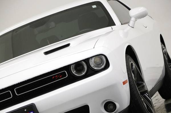 5 7L V8 HEMI - PUSH START White 2018 Dodge Challenger R/T Coupe for sale in clinton, OK – photo 7