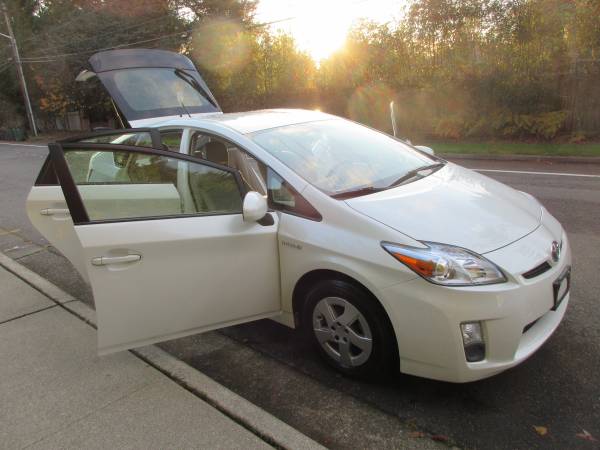 2011 TOYOTA PRIUS *LIKE NEW*BEAUTIFUL ! - cars & trucks - by dealer... for sale in Bellevue, WA – photo 7