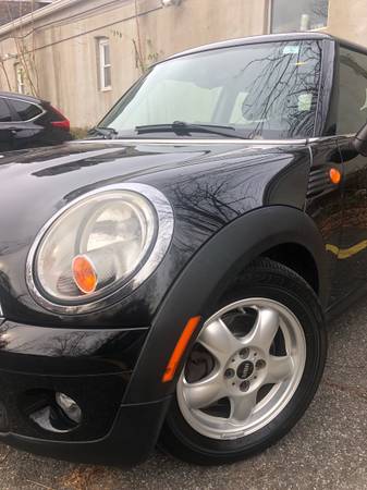 Mini Cooper 2010 Base (sold out) - cars & trucks - by owner -... for sale in New Rochelle, NY – photo 4