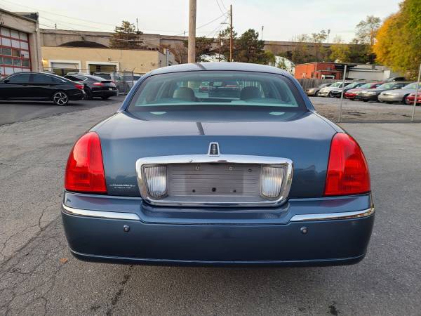 2005 Lincoln Town Car Signature Limited WARRANTY AVAILABLE - cars &... for sale in HARRISBURG, PA – photo 4