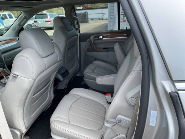 2008 BUICK ENCLAVE - LEATHER - FAMILY READY - 3RD ROW SEAT - cars & for sale in Palatine, IL – photo 12