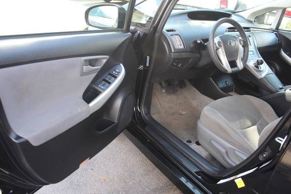 2013 Toyota Prius One Hatchback 4D w/131K ONE *WE FINANCE* - cars &... for sale in Bend, OR – photo 9
