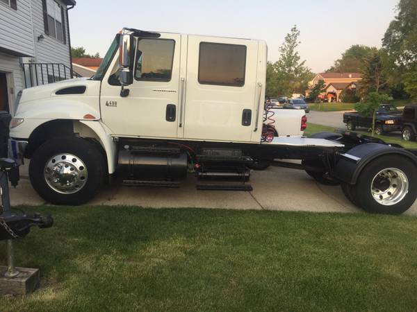 2005 international 4400 crew cab for sale in Monee, IL