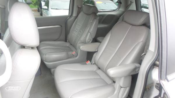 2007 Hyundai Entourage Limited - cars & trucks - by dealer - vehicle... for sale in Upper Marlboro, District Of Columbia – photo 8