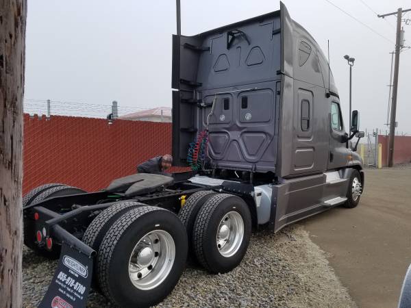 2! 2013 Freightliner Cascadia 125 Conventional Sleeper for sale in Ellensburg, WA – photo 3