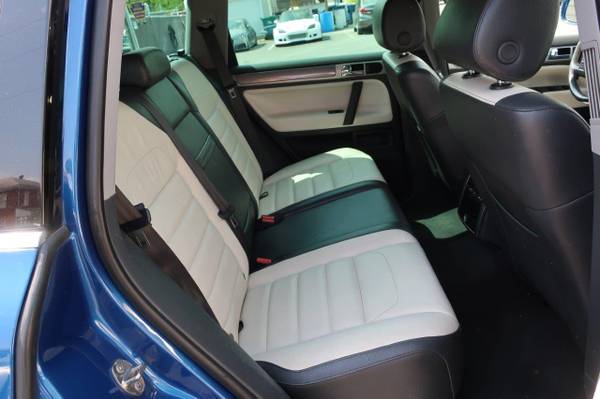2010 VW Touareg TDI w/air suspension - Biscay Blue for sale in Shillington, PA – photo 21