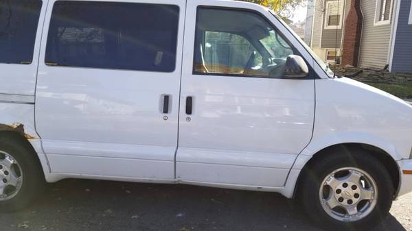 Chevrolet Astro Van 2005 - cars & trucks - by owner - vehicle... for sale in Cicero, IL – photo 4
