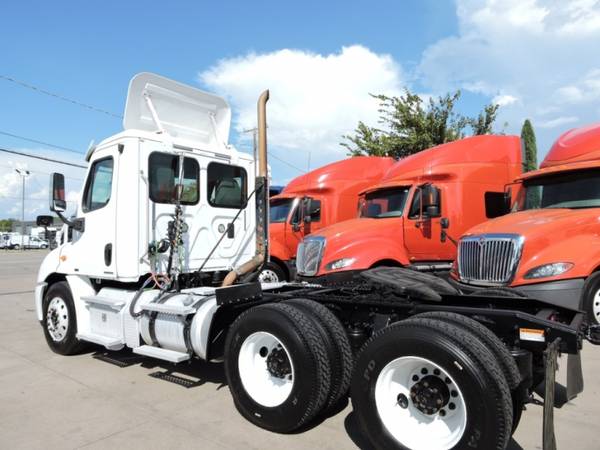 2011 FREIGHTLINER CASCADIA DAYCAB DD13 with for sale in Grand Prairie, TX – photo 17