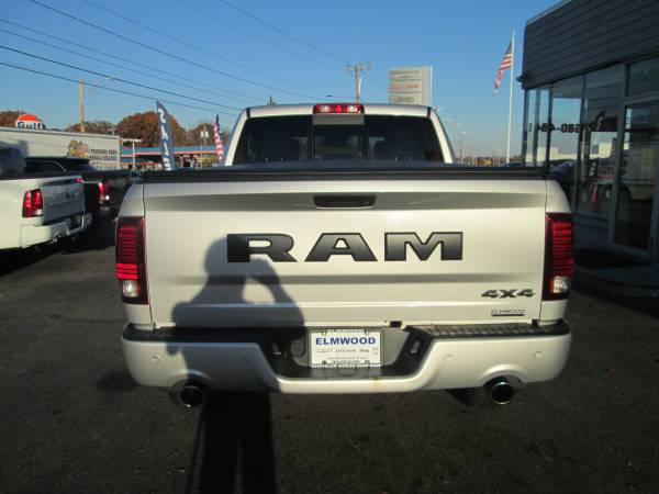 2017 DODGE RAM SPORT CREWCAB 4X4 V8 5.7 HEMI - cars & trucks - by... for sale in East Providence, RI – photo 4