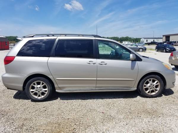2005 Toyota Sienna XLE - Low Miles! Leather! DVD! Heated Seats! for sale in Independence, Mo, 64058, MO – photo 6