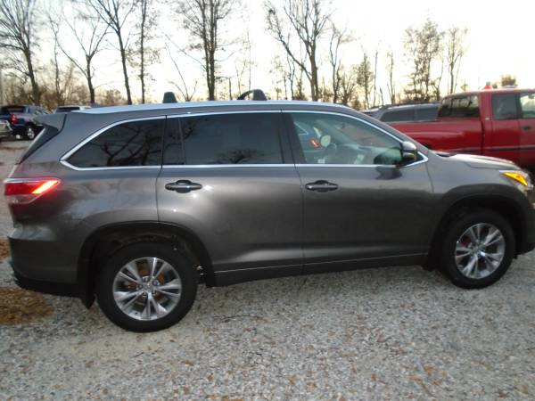 2014 Toyota Highlander XLE AWD ( Seats 8 ) * DVD * GPS * Leather -... for sale in Hickory, IN – photo 7