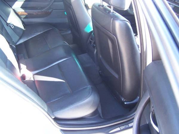2011 BMW 328i xDRIVE AWD 4-DOOR SEDAN 6CYL CLEAN LOADED LOWER MILEAGE for sale in Joliet, IL – photo 12