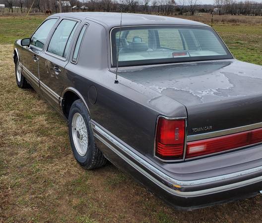 1992 Lincoln Towncar Exec. Series - cars & trucks - by owner -... for sale in Republic, MO – photo 3