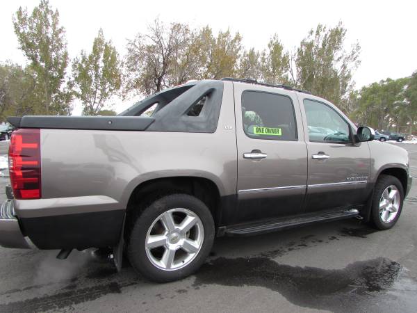 2011 Chevrolet Avalanche LTZ 4WD - One owner! - cars & trucks - by... for sale in Billings, MT – photo 6