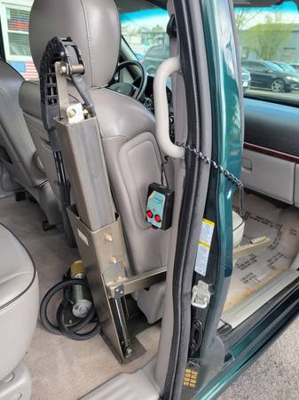 2005 Buick Terraza AWD WHEELCHAIR ACCESSIBLE VAN POWER LIFT for sale in Arlington, District Of Columbia – photo 8